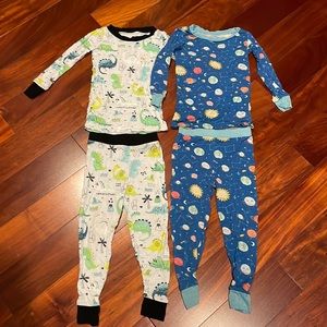 Little sleepies! Retired Dino’s and space pattern.Bamboo long sleeves. 18/24M